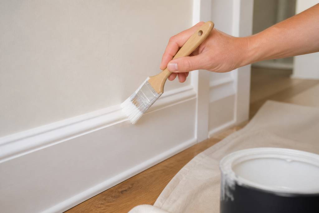 Comment peindre les plinthes facilement et durablement